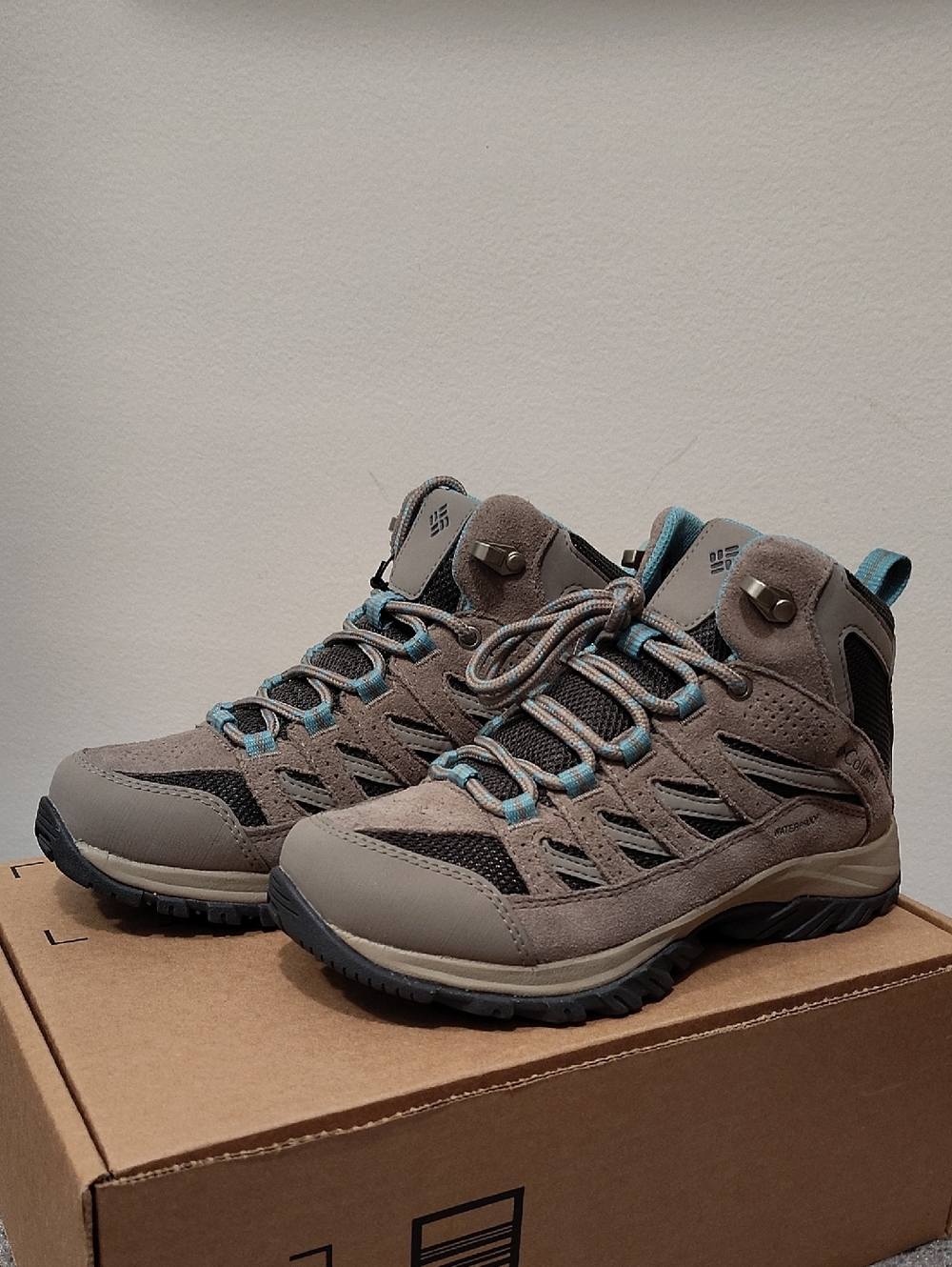Columbia Crestwood Hiking Boots NWOT